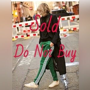 Juicy Couture heart chain link necklace -choker with a toggle clasp closure.